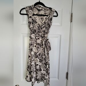 Banana Republic Black and Cream Floral Wrap Dress In XS